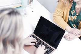 头一回见卧室衣柜这样装，太漂亮了，亲戚朋友都想问在？买