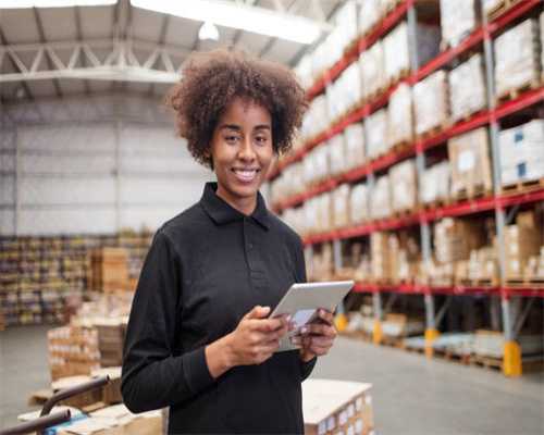 广厦把球迷请进了训练基地......我酸了