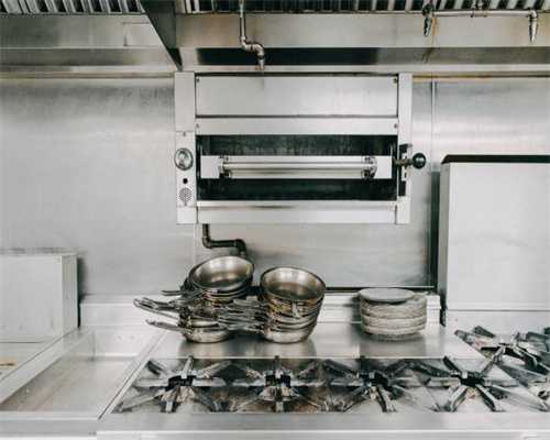 臭肉事件结局：肉是新鲜的！校长免职！美女局长停职！罚款578万