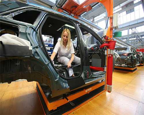 折叠屏形态进化从“二折”变“三折” 国内面板企业谁在布局？