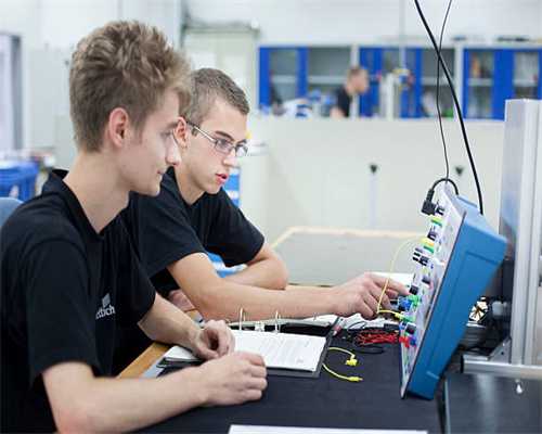 当黑色碰撞木色，精装房变身高级公寓，郑州永威南樾129m²