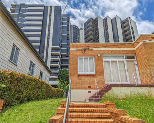 广州写字楼空置率由升转降，租金继续下行