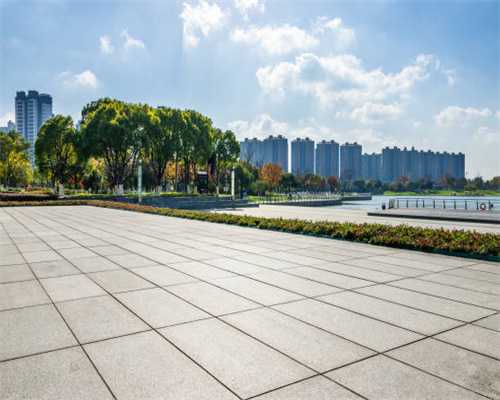 3名女子住酒店遭陌生男子刷卡闯入，当地通报：酒店已关停整顿