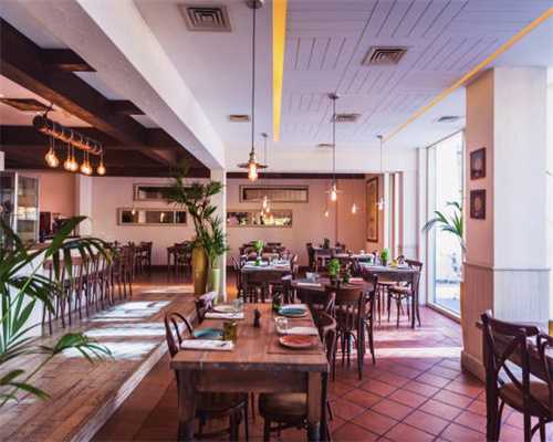 加拿大小伙住南昌9㎡：月租350元，苦读《红楼梦》，引发网友感慨