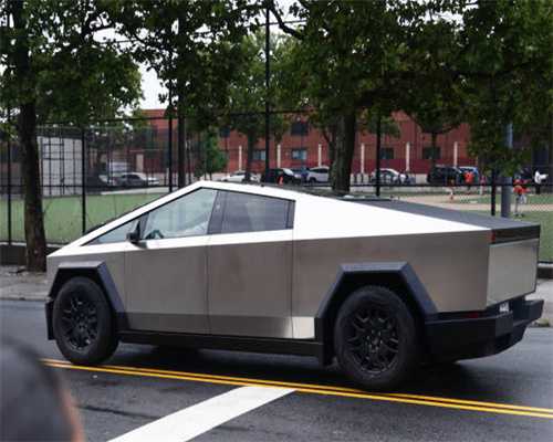 广州地铁3号线东延段开通首日海傍站满座，番禺广场站启动限流